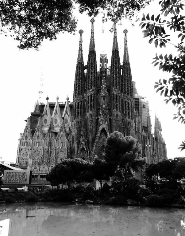 Apartments Barcelona Sagrada Chambre photo