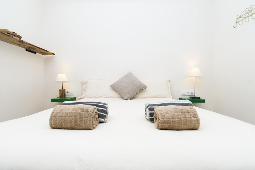 Apartments Barcelona Sagrada Chambre photo