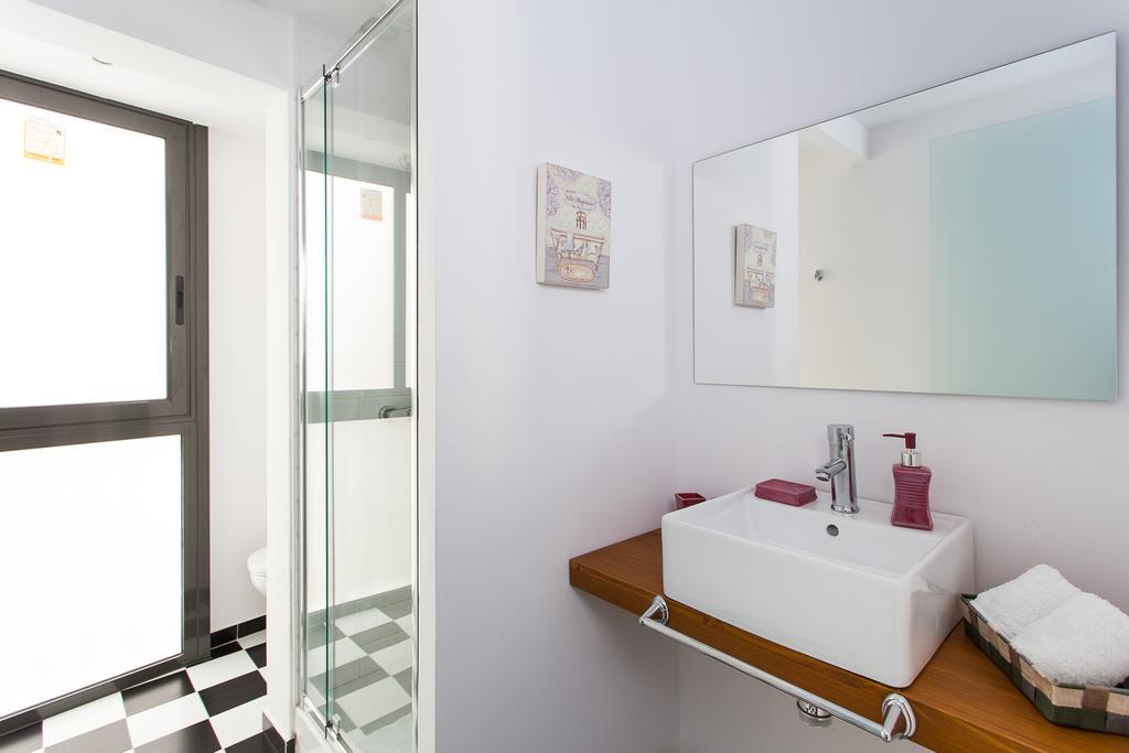 Apartments Barcelona Sagrada Chambre photo